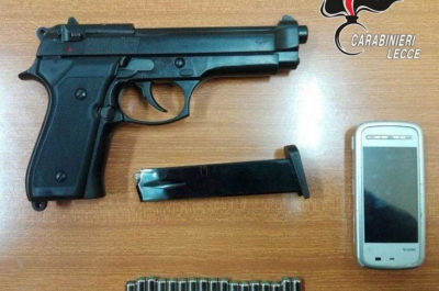 Irreperibile da oltre un mese, era in casa di un amico. Trovata anche una pistola: sconterà quasi 14 anni - Corriere Salentino