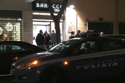 Ennesima rapina: bandito solitario assalta gioielleria, malore per la titolare - Corriere Salentino