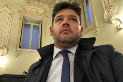 Consiglio, la “guerra delle chiusure”: bocciata la proposta del centrodestra. Passa la mozione Nuzzaci per i mezzi gratis ai disabili - Corriere Salentino