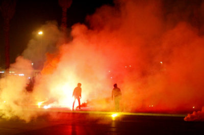 I tifosi abbracciano i beniamini giallorossi. Festa, cori e fumogeni all'arrivo da Rende - Corriere Salentino