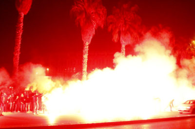 I tifosi abbracciano i beniamini giallorossi. Festa, cori e fumogeni all'arrivo da Rende - Corriere Salentino