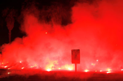 I tifosi abbracciano i beniamini giallorossi. Festa, cori e fumogeni all'arrivo da Rende - Corriere Salentino