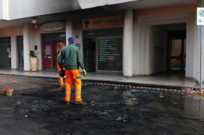 Ennesima notte rovente: distrutta dal fuoco l'auto dell'ex amministratore del "Praia del Sud" - Corriere Salentino