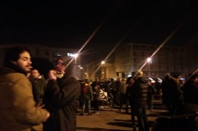 I tifosi abbracciano i beniamini giallorossi. Festa, cori e fumogeni all'arrivo da Rende - Corriere Salentino