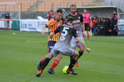 Finisce in parità 1 -1 la sfida al vertice tra Lecce e Catania - Corriere Salentino