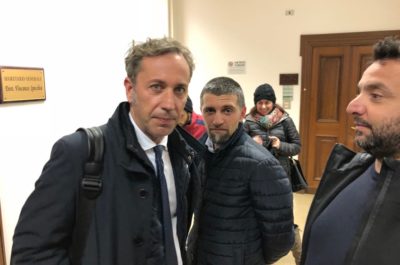 Il grande flop, manca una firma e Godot non passa: in 16 davanti al segretario - Corriere Salentino