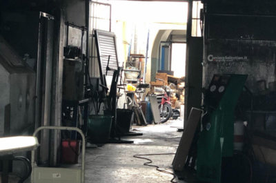 Alle fiamme un'autofficina, l'incendio distugge locale ed un'auto - Corriere Salentino