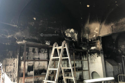 Alle fiamme un'autofficina, l'incendio distugge locale ed un'auto - Corriere Salentino