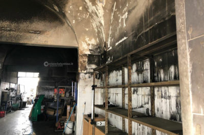 Alle fiamme un'autofficina, l'incendio distugge locale ed un'auto - Corriere Salentino