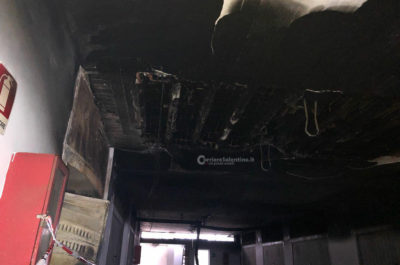 Incendio alla periferia di Lecce: le fiamme distuggono garage, scooter ed un bancone da lavoro - Corriere Salentino