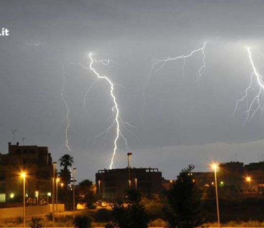 Meteo, allerta arancione per temporali a Lecce il 10 ottobre: chiusi parchi e cimitero