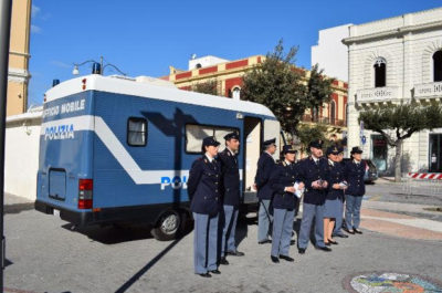 Violenza contro le donne, a Gallipoli il camper della Polizia - Corriere Salentino
