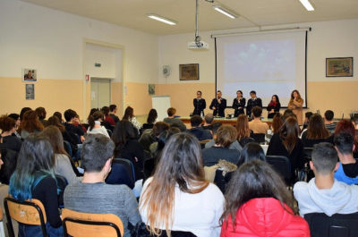 Violenza contro le donne, a Gallipoli il camper della Polizia - Corriere Salentino