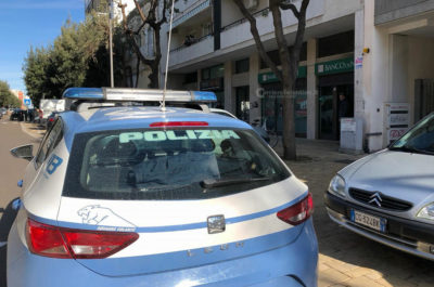 In banca con maschere e taglierino: terrore tra i presenti, ma il "colpo" sfuma - Corriere Salentino