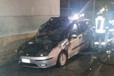 Alle fiamme l'auto del comandante della Polizia Municipale, misterioso rogo ad Arnesano - Corriere Salentino