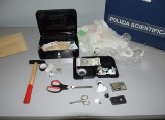 In auto con dosi di cocaina ed “erba”, in casa altra droga: arrestati due leccesi