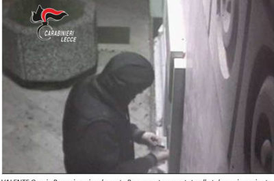 Prelievo al Postamat con la carta della tabaccaia appena rapinata: in due incastrati dai filmati - Corriere Salentino