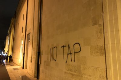 Città "sfregiata" dopo il corteo No Tap, la Digos identifica e denuncia 22 attivisti - Corriere Salentino