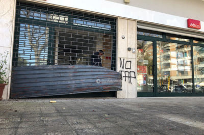 Ordigno contro la sede dell'Adecco, spunta una scritta "No Tap": si indaga - Corriere Salentino
