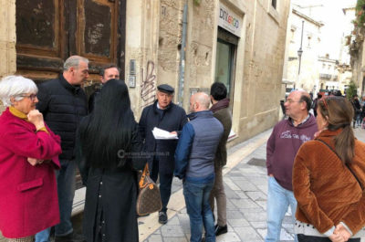Antiquari ai Teatini: autorizzati e paganti, ma cacciati via. “Compatibili con gli eventi culturali”. Pronta la mozione Messuti - Corriere Salentino