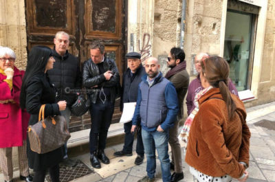 Antiquari ai Teatini: autorizzati e paganti, ma cacciati via. “Compatibili con gli eventi culturali”. Pronta la mozione Messuti - Corriere Salentino