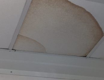 Piove e il Poliambulatorio di Martano dell’ASL Lecce si allaga - Corriere Salentino