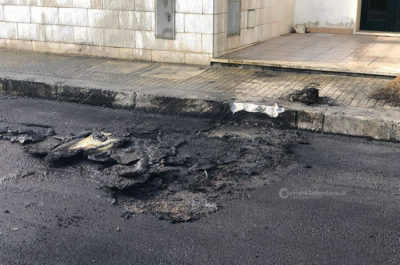 Fiamme nella notte distruggono una Fiat Bravo: si indaga sulle cause - Corriere Salentino