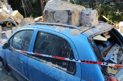 Lecce, via Pozzuolo: tromba d'aria distrugge tre auto - Corriere Salentino