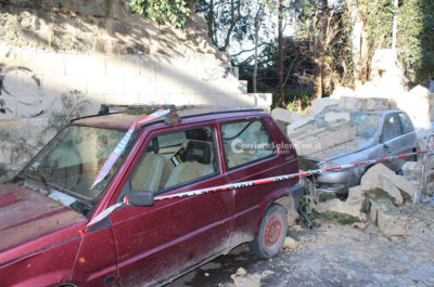 Lecce, via Pozzuolo: tromba d'aria distrugge tre auto - Corriere Salentino