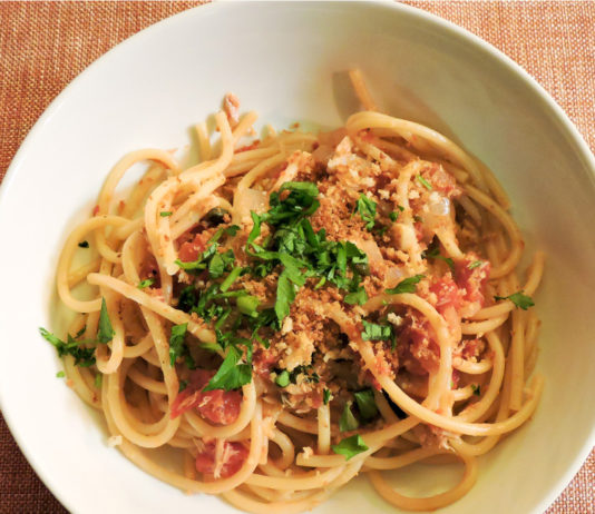 La ricetta del giorno: Bucatini con filetti di tonno e pomodorini