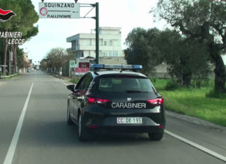 Colpo al supermercato, coltello in mano minaccia la cassiera e fugge via col bottino