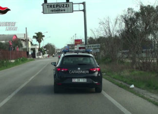 Molesta bimba di 10 anni entrata nel negozio per fare acquisti: commerciante ai domiciliari