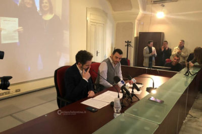 I consiglieri di Grande Lecce firmano il Patto per la Città, manca Russi. Finamore, Calò e Gigante si impegnano a tenere in piedi Salvemini fino al 2020 - Corriere Salentino