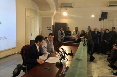 I consiglieri di Grande Lecce firmano il Patto per la Città, manca Russi. Finamore, Calò e Gigante si impegnano a tenere in piedi Salvemini fino al 2020 - Corriere Salentino