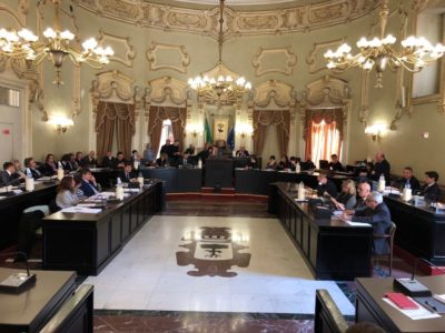 Finamore, Calò e Gigante fanno passare il bilancio: formalizzata la nascita di “Prima Lecce”. Passo indietro sulle commissioni - Corriere Salentino