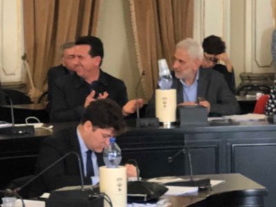 Finamore, Calò e Gigante fanno passare il bilancio: formalizzata la nascita di “Prima Lecce”. Passo indietro sulle commissioni - Corriere Salentino