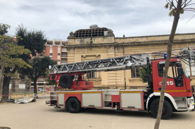 Danni da maltempo, il vento divelle la cupola del Monumento ai Caduti - Corriere Salentino