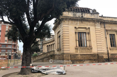 Danni da maltempo, il vento divelle la cupola del Monumento ai Caduti - Corriere Salentino