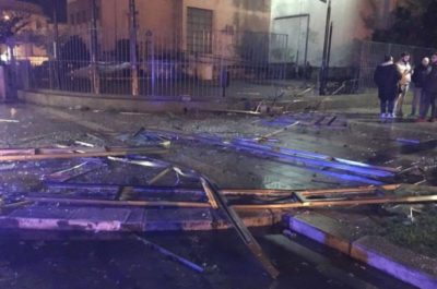 Pioggia e vento si abbattono sul Salento: alberi caduti, divelti cartelloni pubblicitari - Corriere Salentino