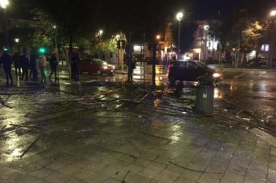 Pioggia e vento si abbattono sul Salento: alberi caduti, divelti cartelloni pubblicitari - Corriere Salentino