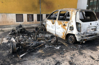 Notte "rovente" in città, bruciano tre mezzi in piazzale Siena: ingenti i danni - Corriere Salentino