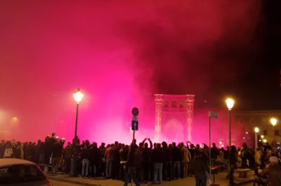 I tifosi festeggiano i 110 anni del Lecce: festa, cori e fumogeni in città - Corriere Salentino