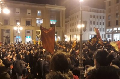 I tifosi festeggiano i 110 anni del Lecce: festa, cori e fumogeni in città - Corriere Salentino