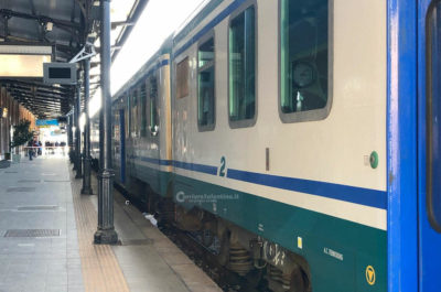 Si piega sui binari per usare l'acqua, ma viene investito dal treno e muore: aperta un'indagine - Corriere Salentino