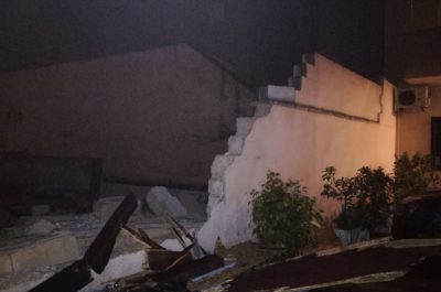 Pioggia e vento si abbattono sul Salento: alberi caduti, divelti cartelloni pubblicitari - Corriere Salentino