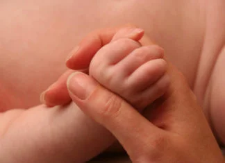 Dà alla luce il suo secondo figlio, ma muore durante il parto: vittima una giovane mamma salentina