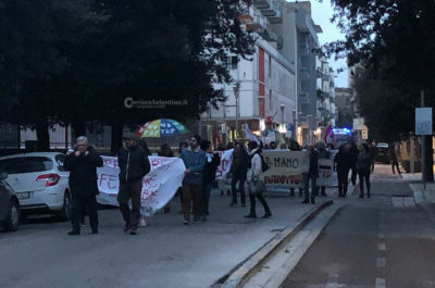 Città "sfregiata" dopo il corteo No Tap, la Digos identifica e denuncia 22 attivisti - Corriere Salentino