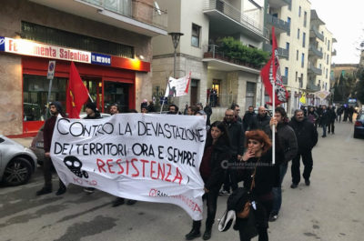 Città "sfregiata" dopo il corteo No Tap, la Digos identifica e denuncia 22 attivisti - Corriere Salentino
