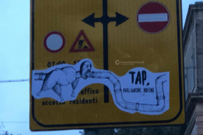 Città "sfregiata" dopo il corteo No Tap, la Digos identifica e denuncia 22 attivisti - Corriere Salentino