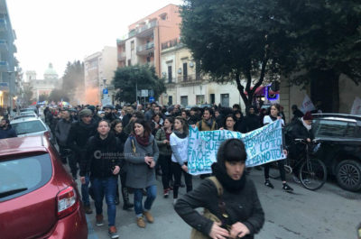Città "sfregiata" dopo il corteo No Tap, la Digos identifica e denuncia 22 attivisti - Corriere Salentino